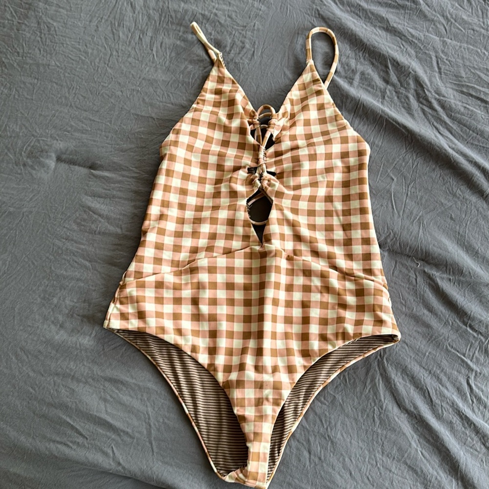 Acacia P one piece. Excellent Condition